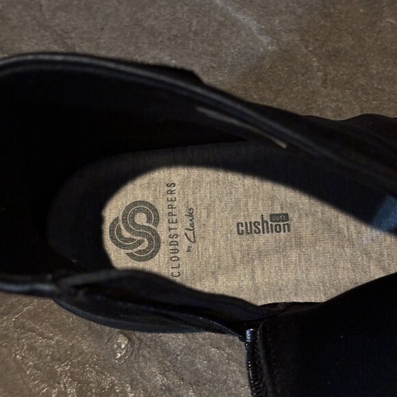 Clarks Cloudsteppers Women’s 7 Black Ankle Boots Soft Cushion Zip Comfort Shoes - Picture 13 of 13